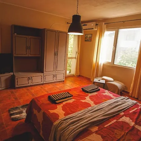 Ваканционна къща House Tsimerman 4 Bedroom Private House Free Parking Private Garden *